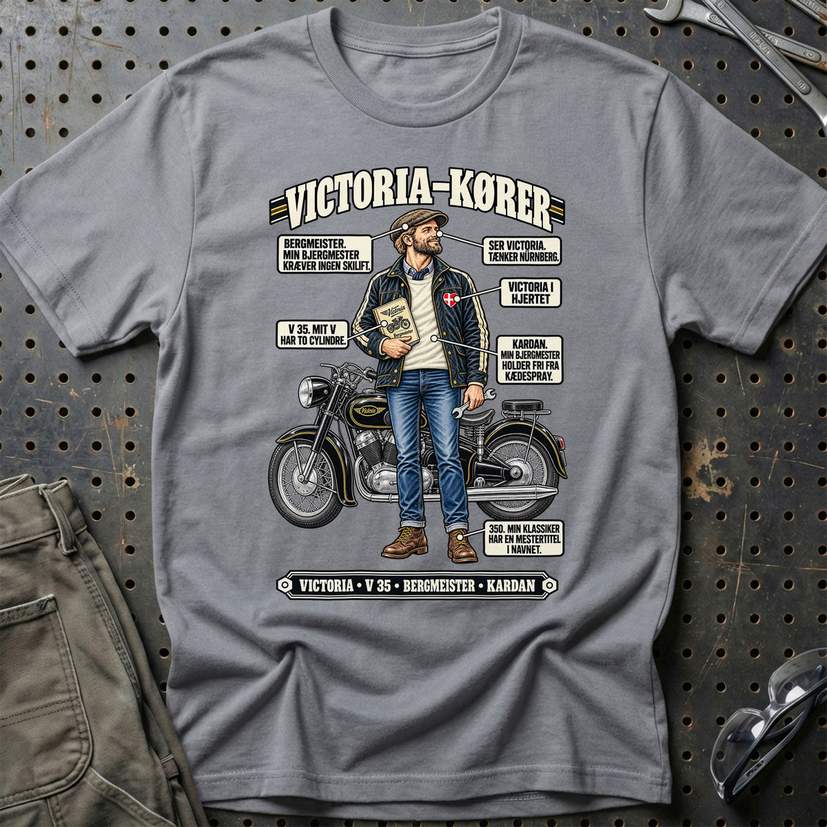 
Victoria-Kører T-Shirt – Grå Sport