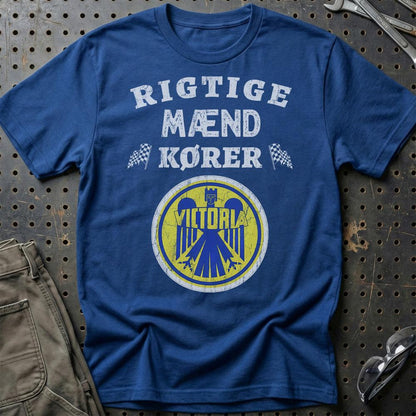 Victoria Rigtige Mænd Kører - Unisex T-Shirt , Bomuld-Beklædning-Victoria-Blå Royal-S-Garage Culture Shop- garage - man cave - merchandise
