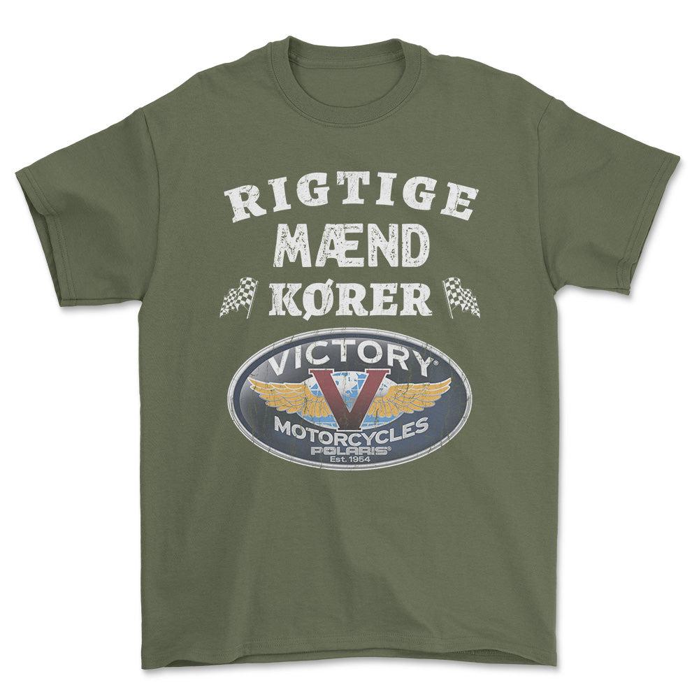 Victory Rigtige Mænd Kører - Unisex T-Shirt , Bomuld-Beklædning-Victory-Grøn Militær-S-Forside-Garage Culture Shop- garage - man cave - merchandise