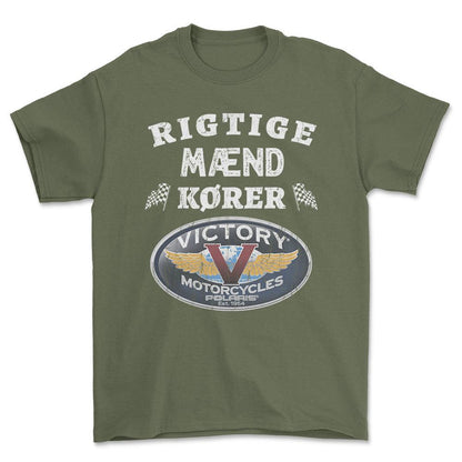 Victory Rigtige Mænd Kører - Unisex T-Shirt , Bomuld-Beklædning-Victory-Grøn Militær-S-Forside-Garage Culture Shop- garage - man cave - merchandise