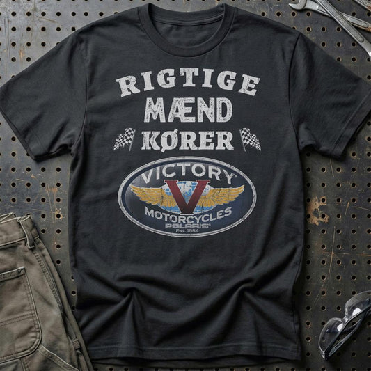 Victory Rigtige Mænd Kører - Unisex T-Shirt , Bomuld-Beklædning-Victory-Sort-S-Garage Culture Shop- garage - man cave - merchandise