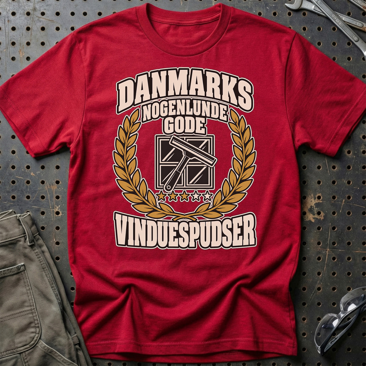 Vinduespudser – Danmarks Nogenlunde Gode T-Shirt – Rød