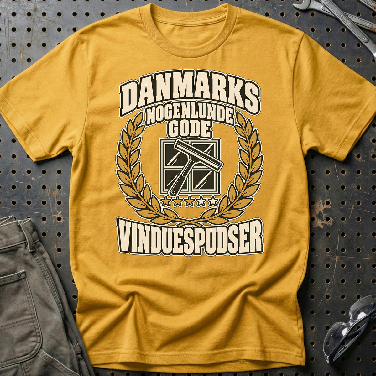 Vinduespudser – Danmarks Nogenlunde Gode T-Shirt – Guld