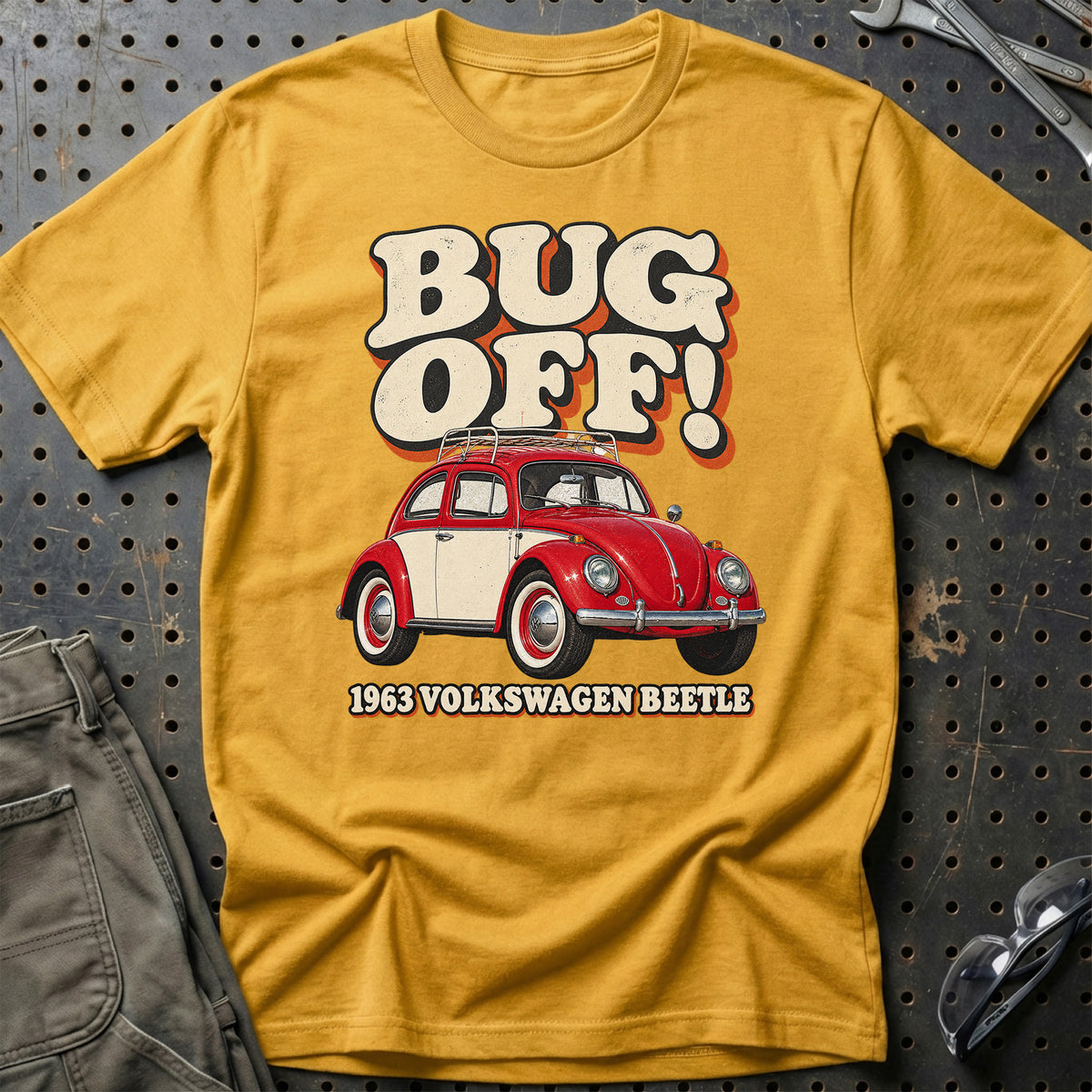 
Volkswagen Beetle 1963 – Bug Off T-Shirt – Guld