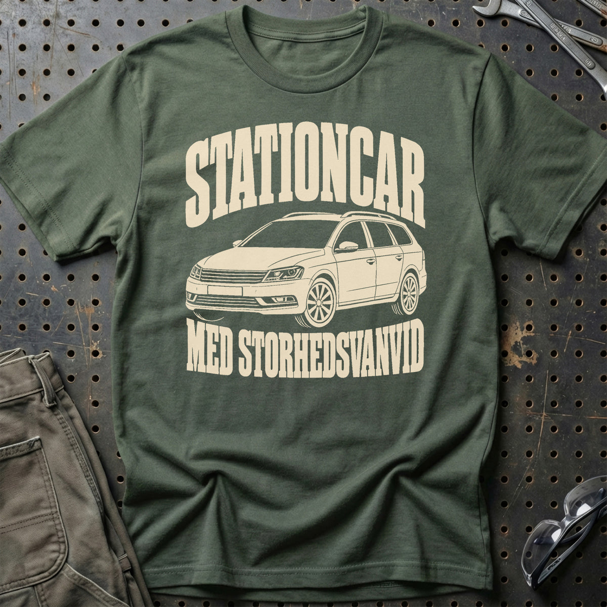 
Volkswagen Passat B7 – Stationcar med storhedsvanvid – Unisex T-Shirt – Grøn Militær