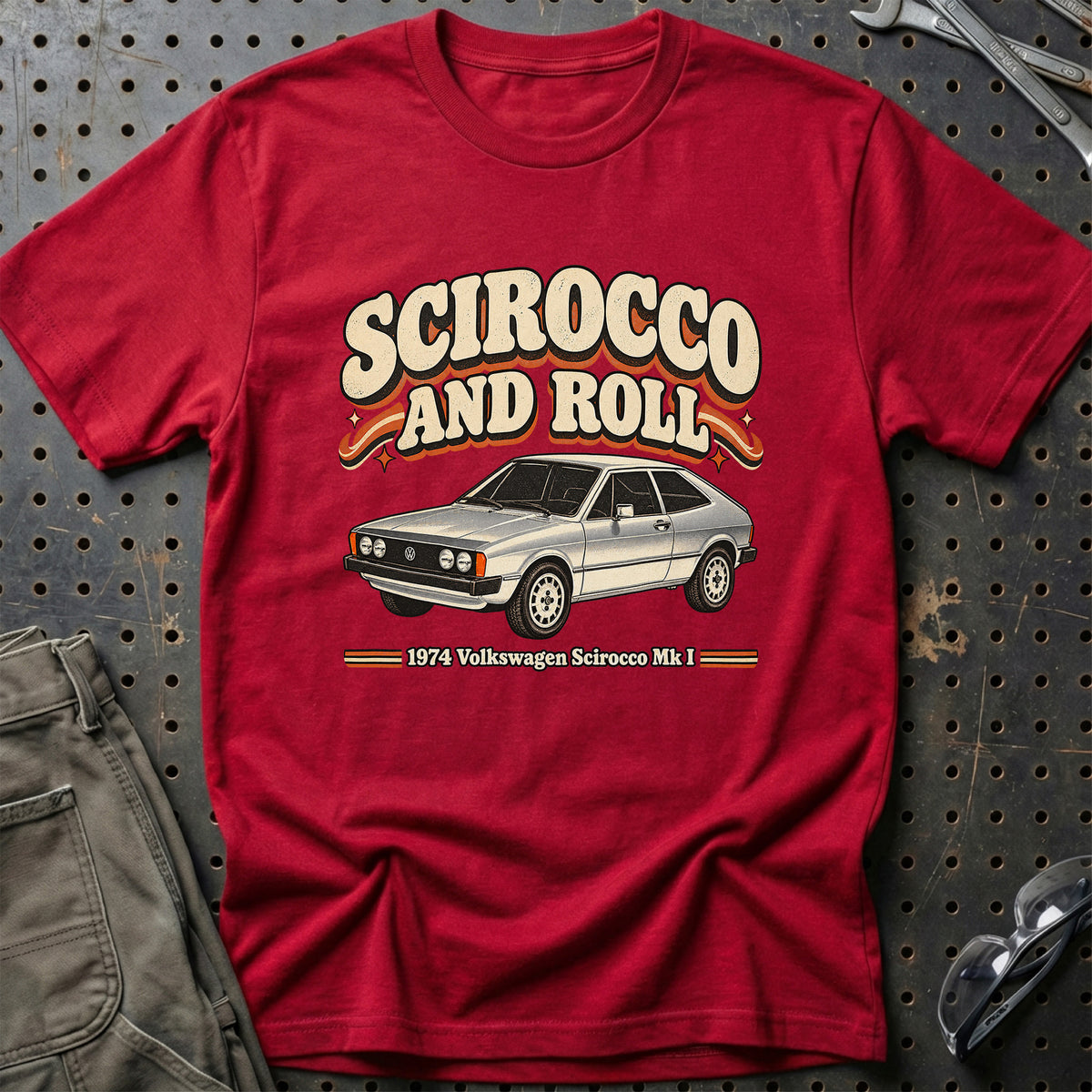 
Volkswagen Scirocco Mk I 1974 – Scirocco and Roll T-Shirt – Rød