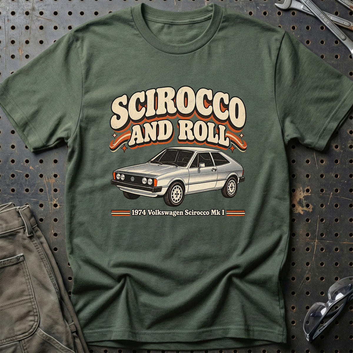 
Volkswagen Scirocco Mk I 1974 – Scirocco and Roll T-Shirt – Grøn Militær