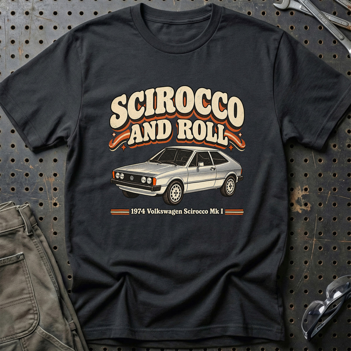 
Volkswagen Scirocco Mk I 1974 – Scirocco and Roll T-Shirt – Sort