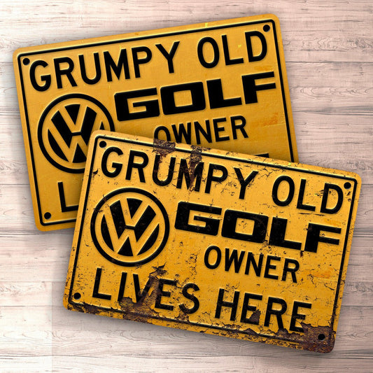 Volkswagen VW Golf Grumpy Old VW Golf Owner Lives Here Skilte, Musemåtte, Dørmåtte-Skilte-VW-Garage Culture Shop- garage - man cave - merchandise