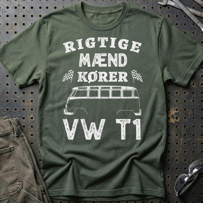 Volkswagen VW Rigtige Mænd Kører VW T1 - Unisex T-Shirt , Bomuld-Beklædning-VW-Grøn Militær-S-Garage Culture Shop- garage - man cave - merchandise