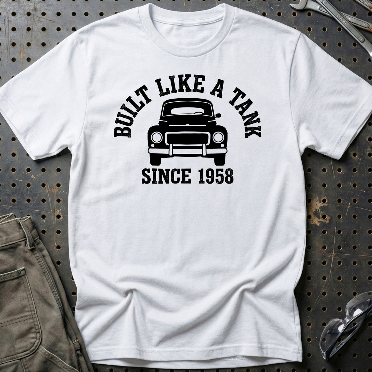 
Volvo 544 built Like A Tank T-Shirt – Hvid