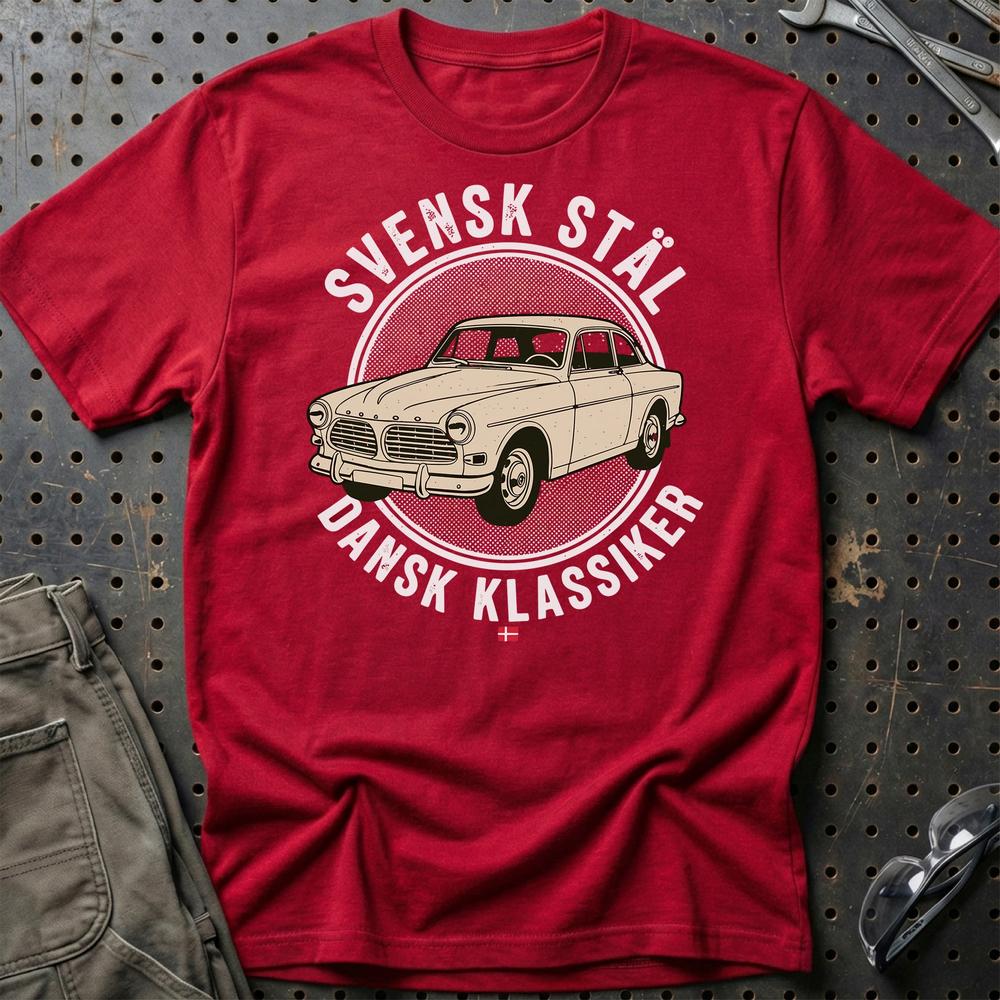Volvo Amazon Svensk Stål Dansk Klassiker T-Shirt-Beklædning-Volvo-Rød-S-Garage Culture Shop- garage - man cave - merchandise