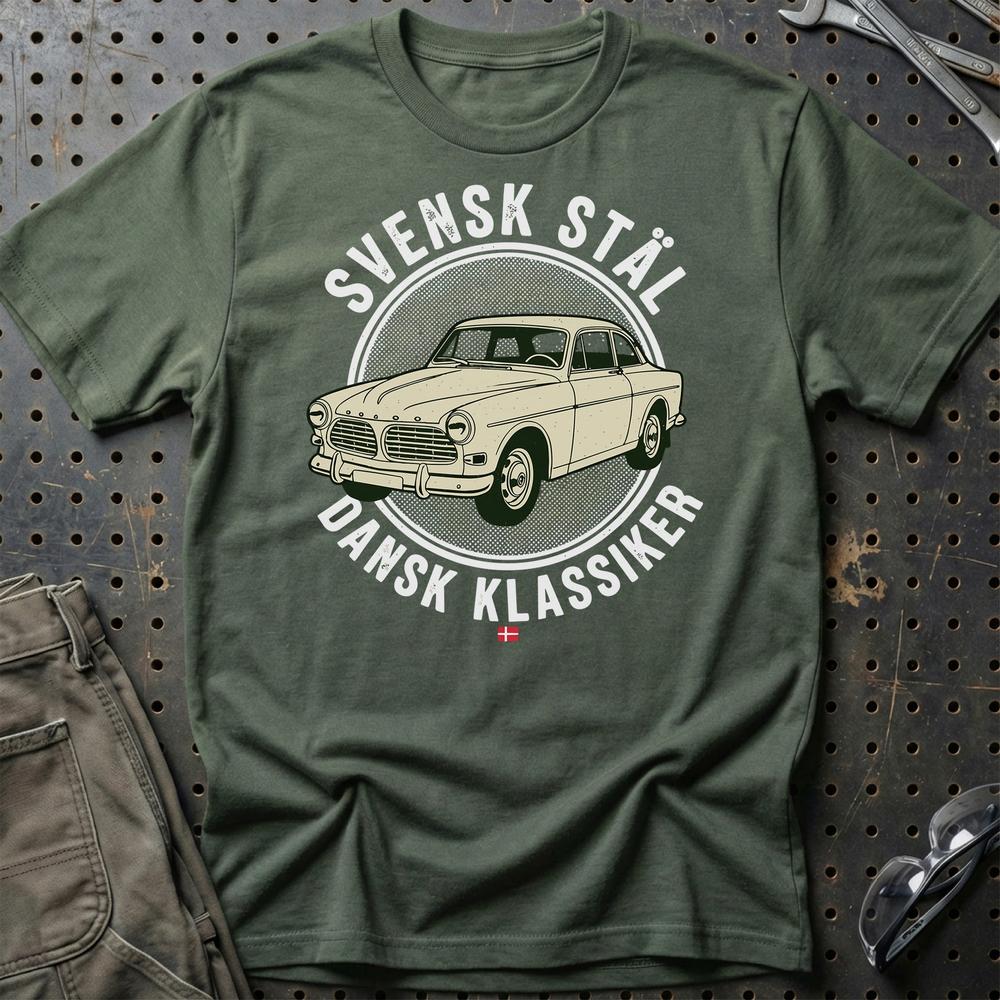 Volvo Amazon Svensk Stål Dansk Klassiker T-Shirt-Beklædning-Volvo-Grøn Militær-S-Garage Culture Shop- garage - man cave - merchandise