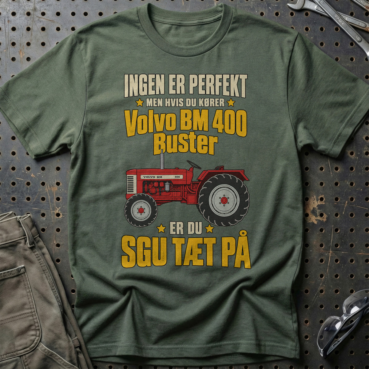 Volvo BM 400 Buster – Ingen Er Perfekt T-Shirt-Beklædning-Volvo BM-Grøn Militær-S-Garage Culture Shop- garage - man cave - merchandise