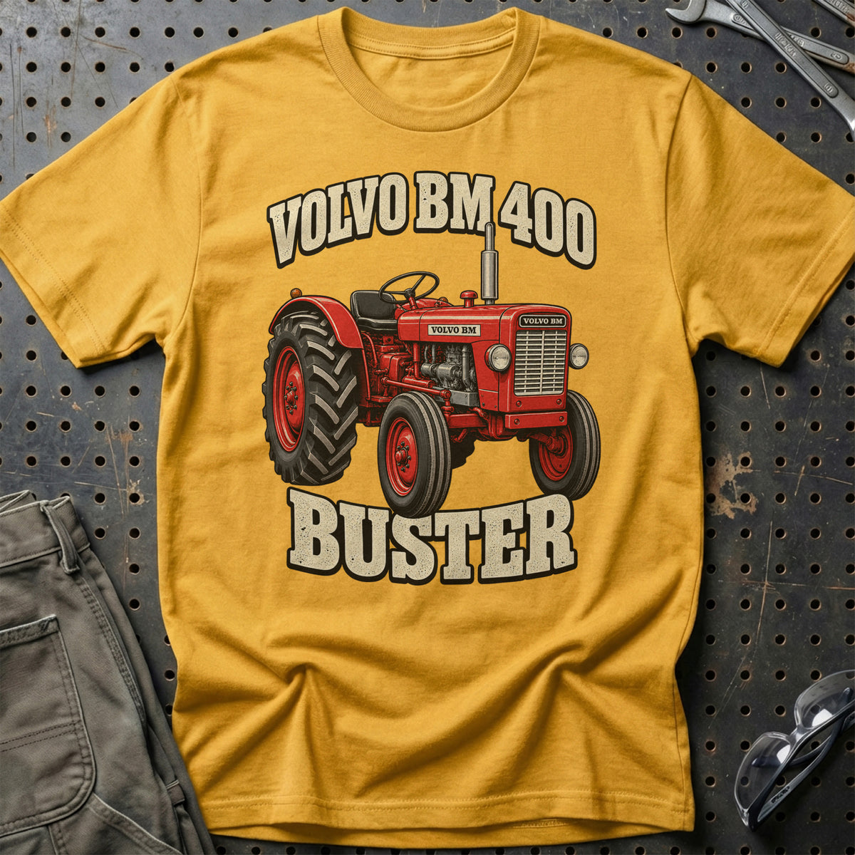 Volvo BM 400 – Buster T-Shirt-Beklædning-Volvo BM-Guld-S-Garage Culture Shop- garage - man cave - merchandise