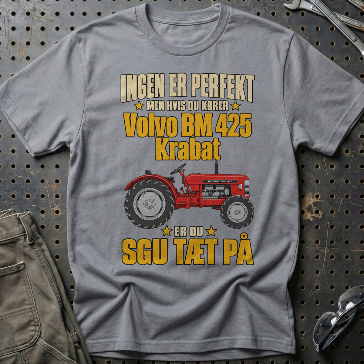 Volvo BM 425 Krabat – Ingen Er Perfekt T-Shirt-Beklædning-Volvo BM-Grå Sport-S-Garage Culture Shop- garage - man cave - merchandise