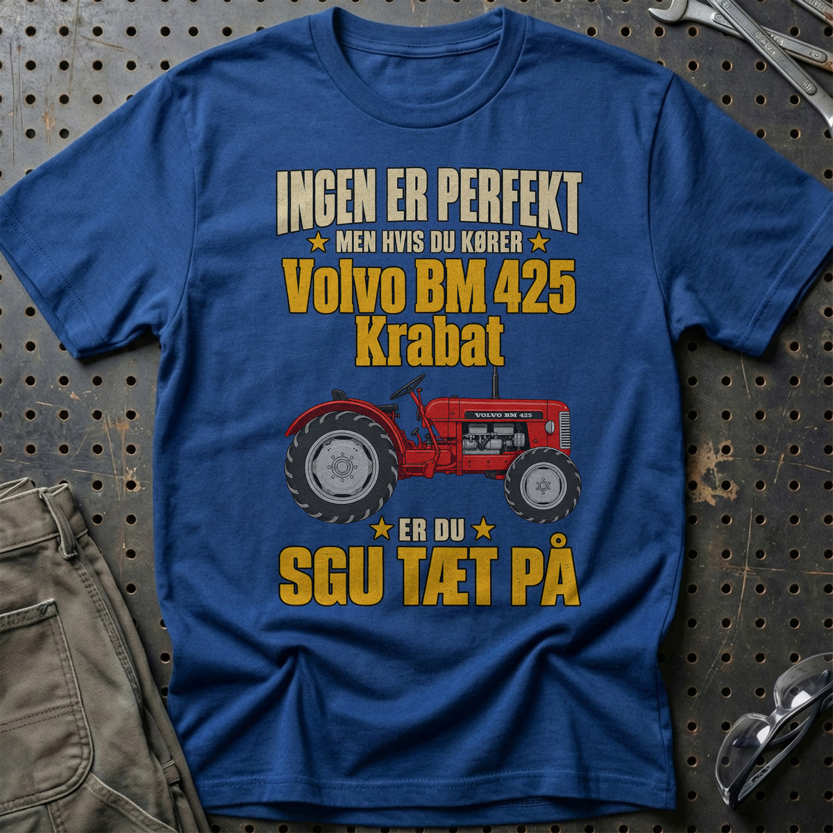 Volvo BM 425 Krabat – Ingen Er Perfekt T-Shirt-Beklædning-Volvo BM-Blå Royal-S-Garage Culture Shop- garage - man cave - merchandise