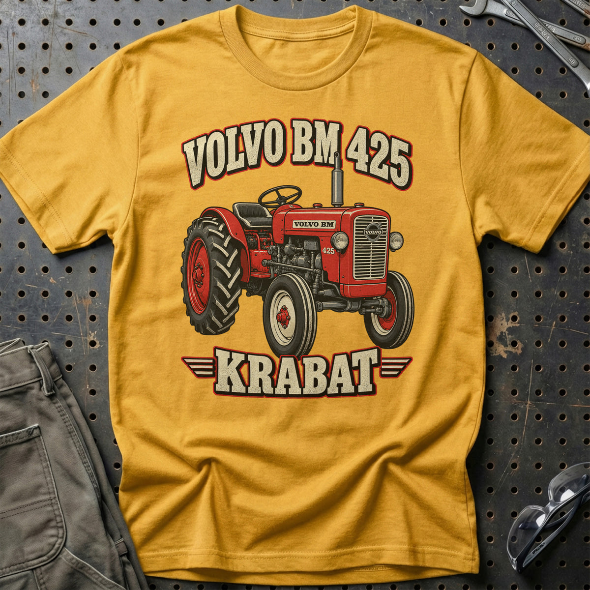 Volvo BM 425 – Krabat T-Shirt-Beklædning-Volvo BM-Guld-S-Garage Culture Shop- garage - man cave - merchandise