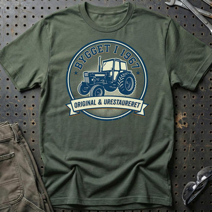 Volvo BM 800 1967 T-Shirt – Original & Urestaureret - Unisex T-Shirt-Beklædning-Volvo BM-Grøn Militær-S-Garage Culture Shop- garage - man cave - merchandise