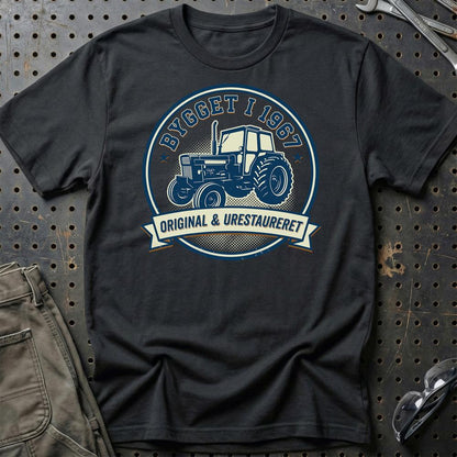 Volvo BM 800 1967 T-Shirt – Original & Urestaureret - Unisex T-Shirt-Beklædning-Volvo BM-Sort-S-Garage Culture Shop- garage - man cave - merchandise