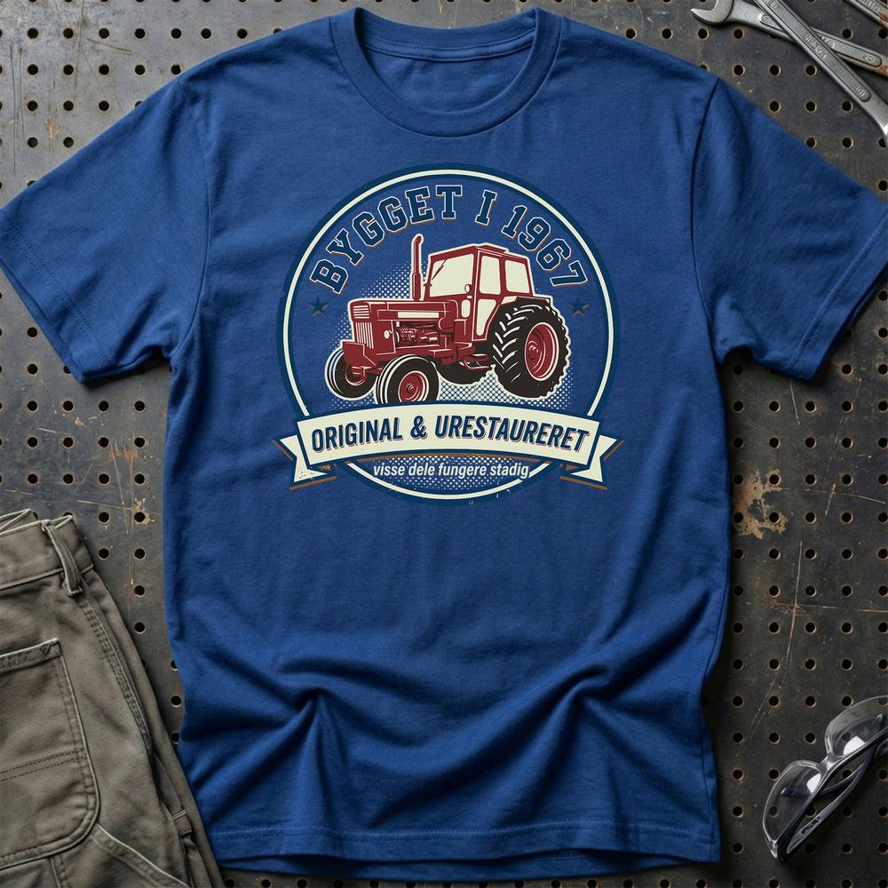 Volvo BM 800 - Visse Dele Fungerer Stadig T-Shirt-Beklædning-Volvo BM-Blå Royal-S-Garage Culture Shop- garage - man cave - merchandise