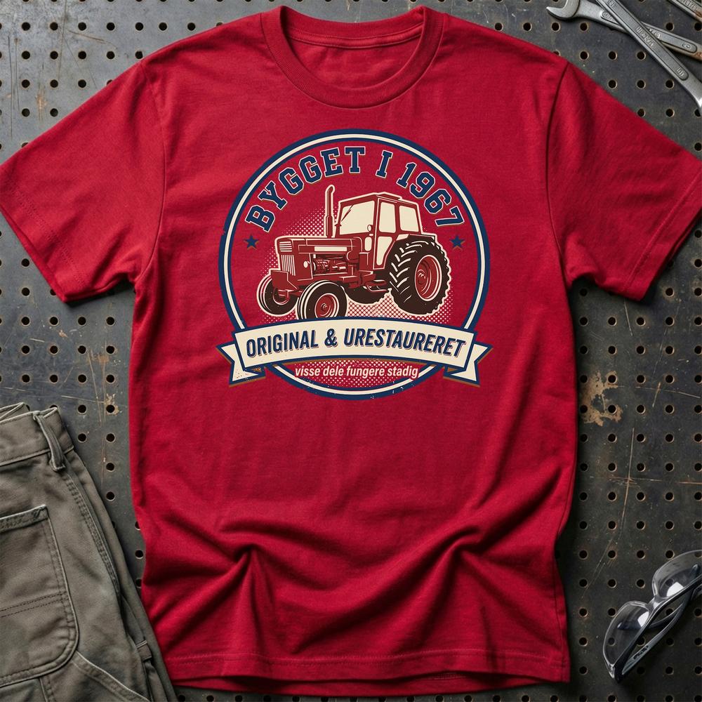 Volvo BM 800 - Visse Dele Fungerer Stadig T-Shirt-Beklædning-Volvo BM-Rød-S-Garage Culture Shop- garage - man cave - merchandise