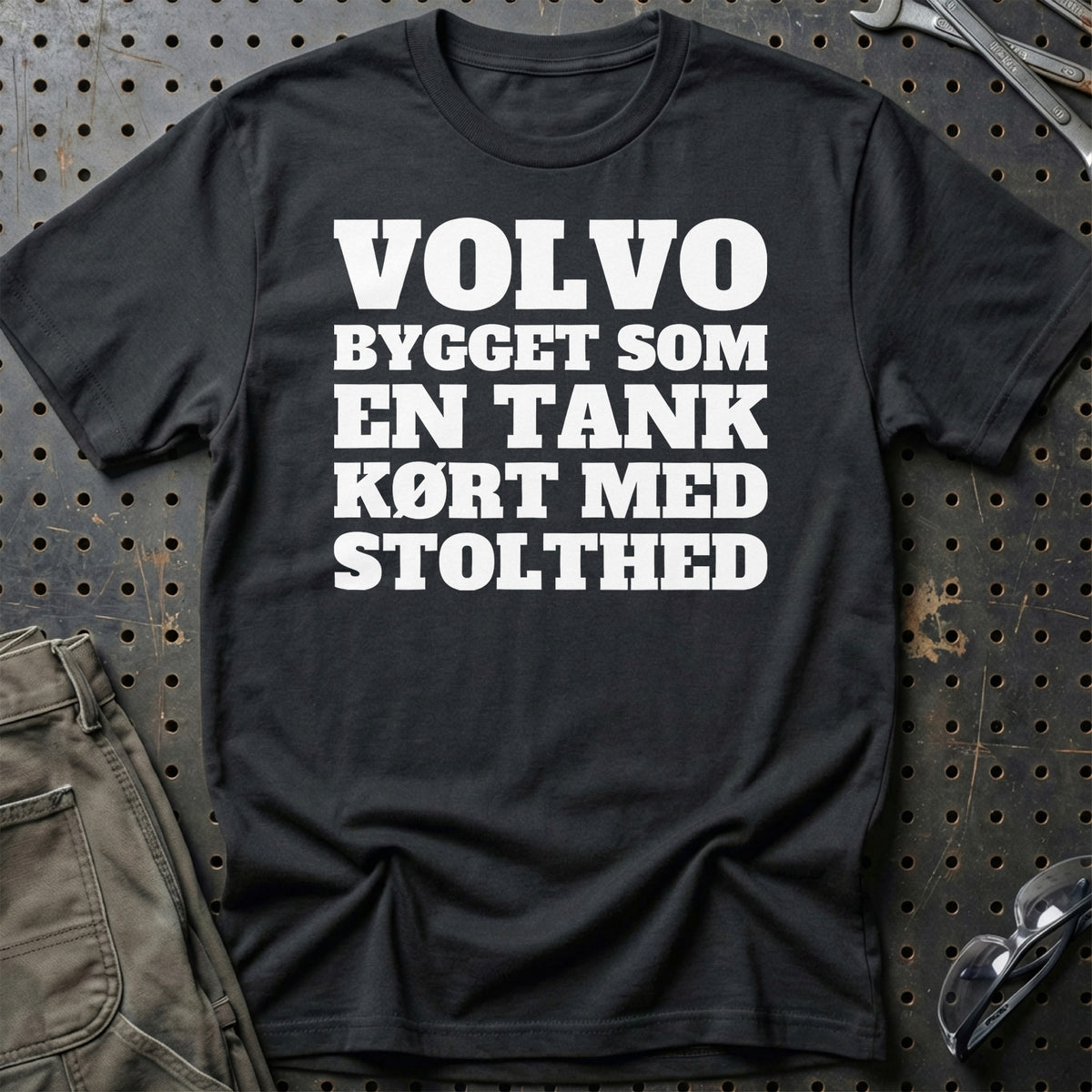 Volvo – Bygget Som En Tank – Kørt Med Stolthed T-Shirt-Beklædning-Volvo-Sort-S-Garage Culture Shop- garage - man cave - merchandise