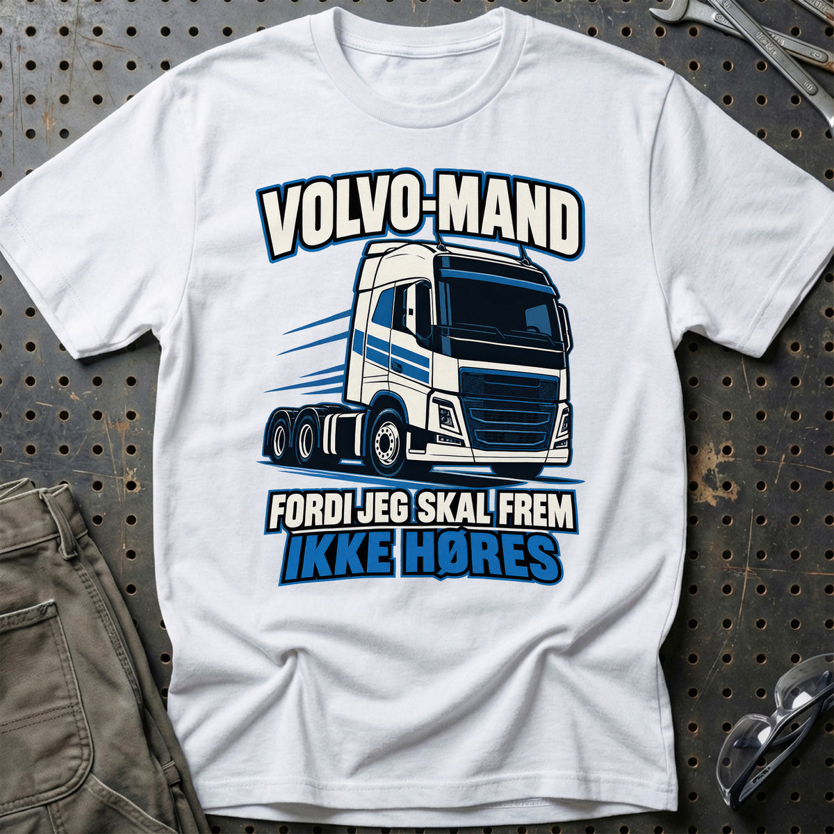 
Produktbillede af Volvo-Mand – Fordi Jeg Skal Frem – Ikke Høres T-Shirt