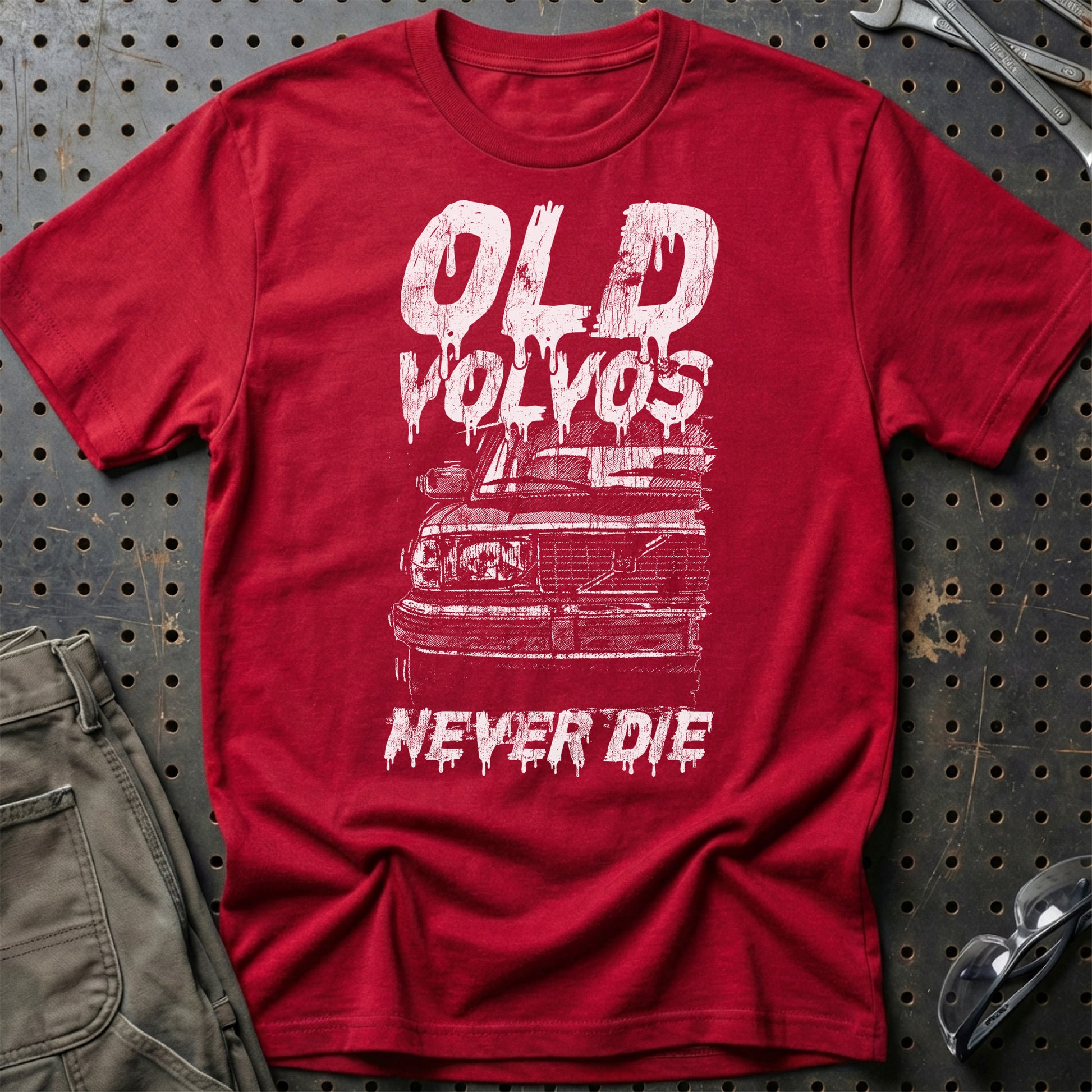 Volvo Old Volvos Never Die Volvo 240 Early 80s Model Unisex T-Shirt , Bomuld-Beklædning-Volvo-Rød-S-Garage Culture Shop- garage - man cave - merchandise