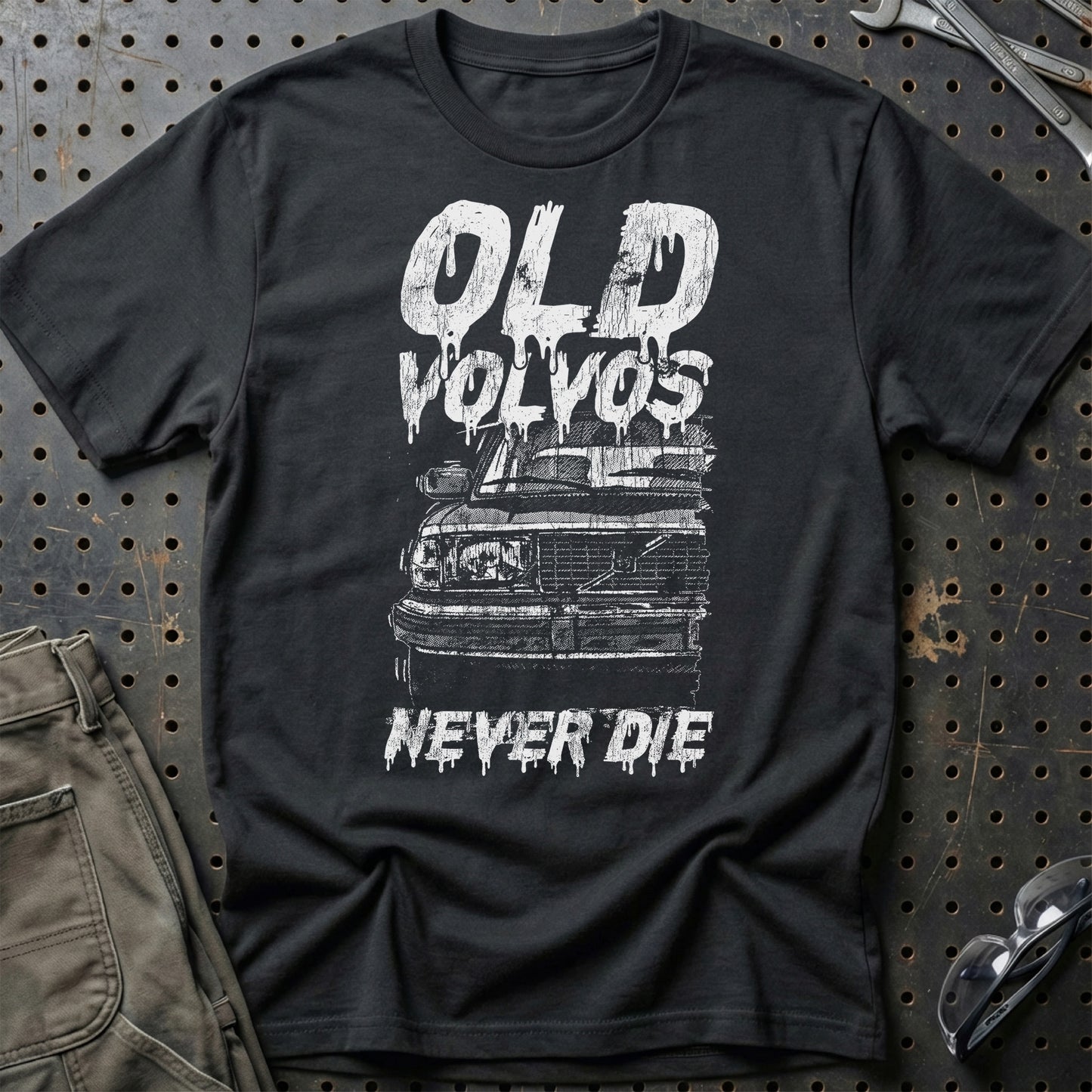 Volvo Old Volvos Never Die Volvo 240 Early 80s Model Unisex T-Shirt , Bomuld-Beklædning-Volvo-Sort-S-Garage Culture Shop- garage - man cave - merchandise