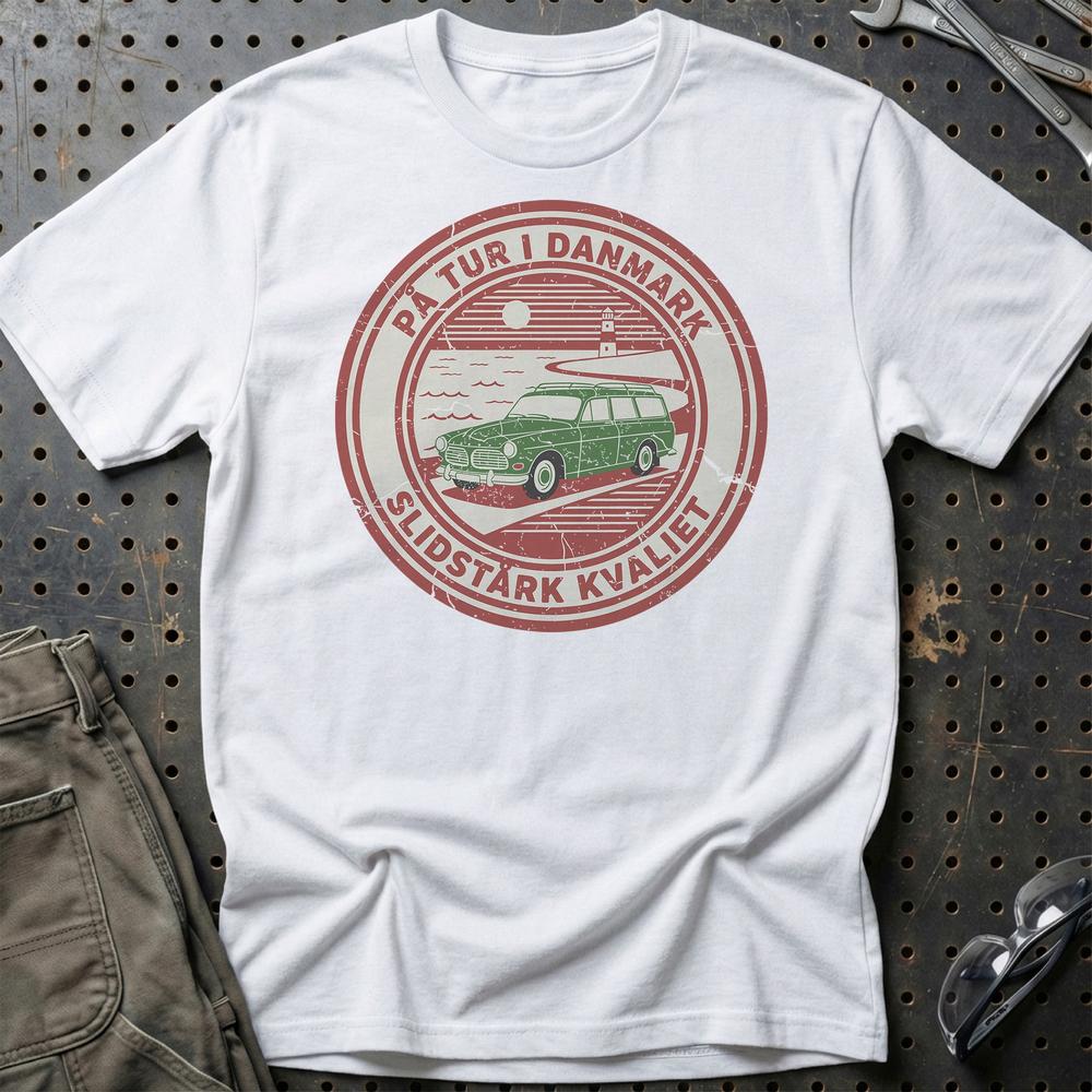 Volvo På Tur I Danmark Slidstærk Kvalitet T-Shirt-Beklædning-Volvo-Hvid-S-Garage Culture Shop- garage - man cave - merchandise