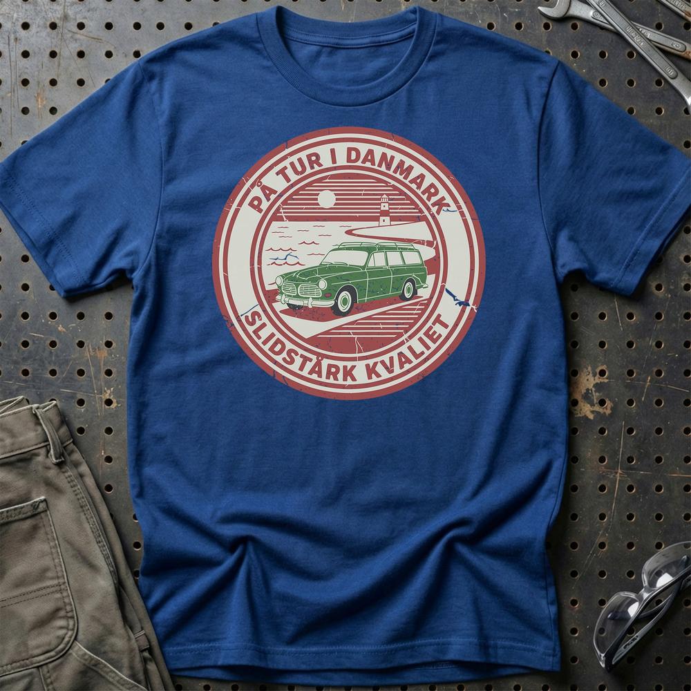 Volvo På Tur I Danmark Slidstærk Kvalitet T-Shirt-Beklædning-Volvo-Blå Royal-S-Garage Culture Shop- garage - man cave - merchandise