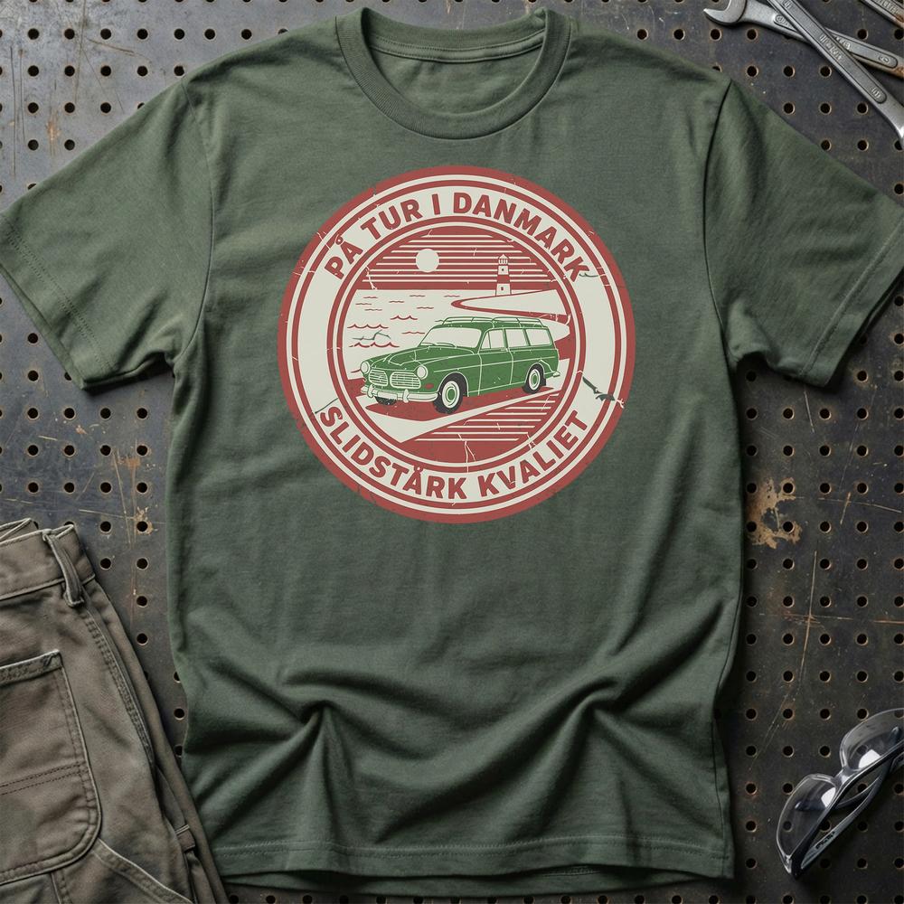 Volvo På Tur I Danmark Slidstærk Kvalitet T-Shirt-Beklædning-Volvo-Grøn Militær-S-Garage Culture Shop- garage - man cave - merchandise