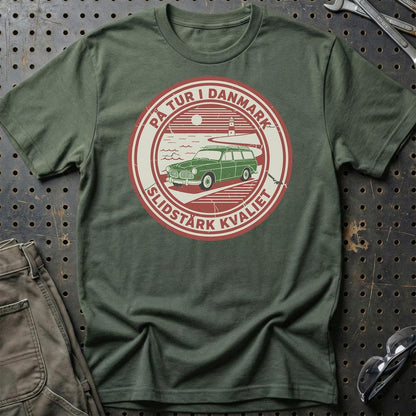 Volvo På Tur I Danmark Slidstærk Kvalitet - Unisex T-Shirt-Beklædning-Volvo-Grøn Militær-S-Garage Culture Shop- garage - man cave - merchandise