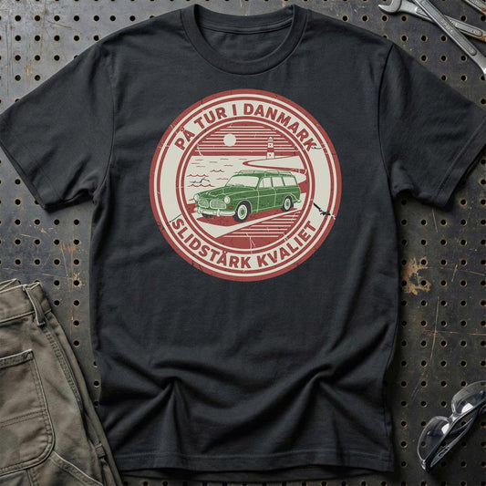 Volvo På Tur I Danmark Slidstærk Kvalitet - Unisex T-Shirt-Beklædning-Volvo-Sort-S-Garage Culture Shop- garage - man cave - merchandise