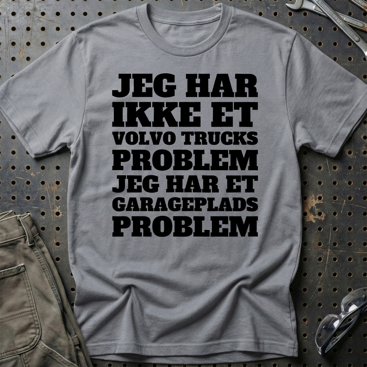 
Produktbillede af Volvo Trucks – Jeg har et garageplads problem T-Shirt