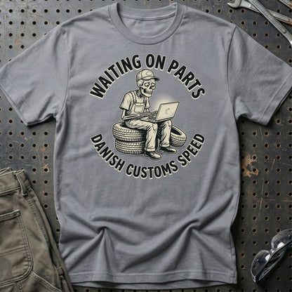 Waiting on Parts – Danish Garage Life - Unisex T-Shirt , Bomuld-Beklædning-Garage Culture-Grå Sport-S-Garage Culture Shop- garage - man cave - merchandise