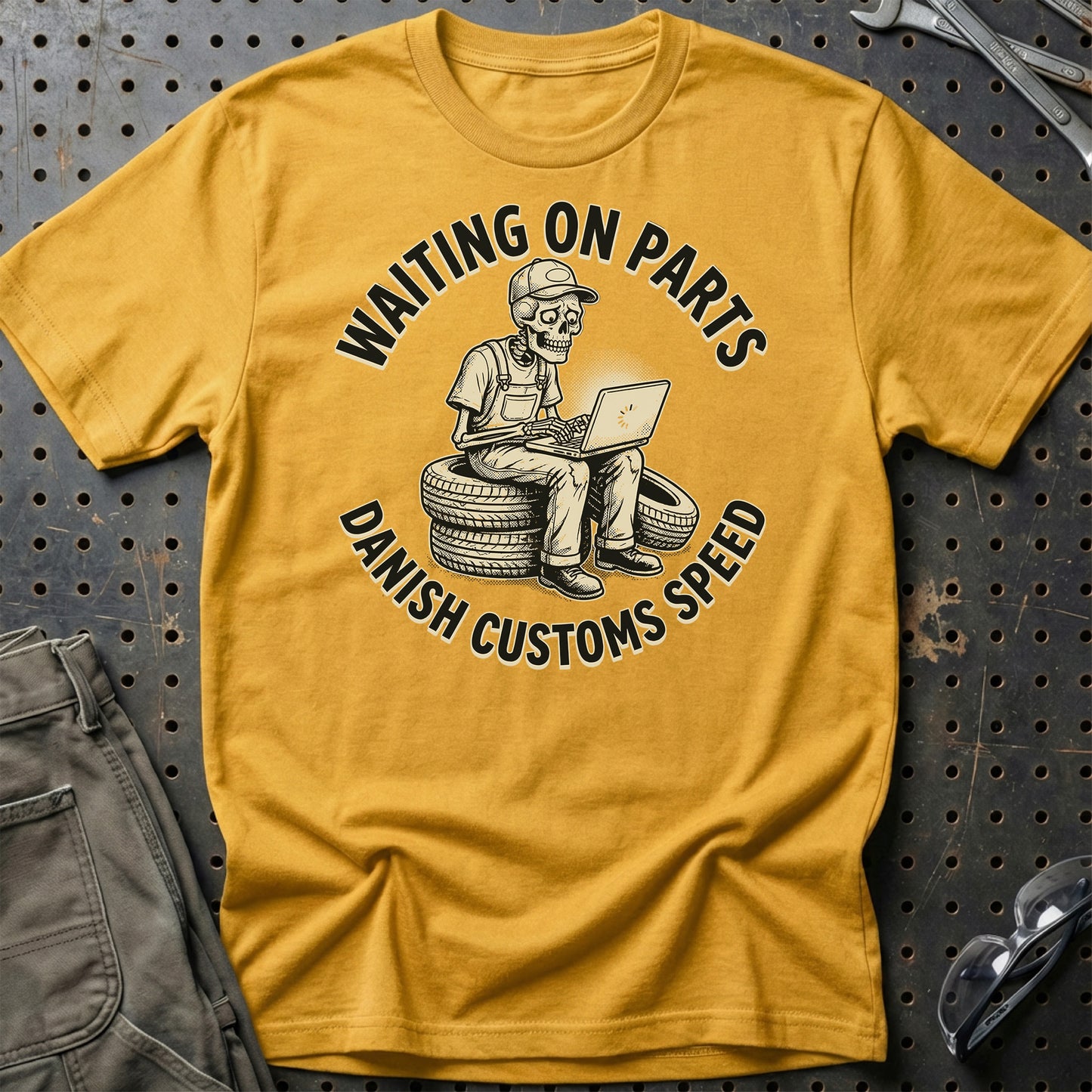 Waiting on Parts – Danish Garage Life - Unisex T-Shirt , Bomuld-Beklædning-Garage Culture-Guld-S-Garage Culture Shop- garage - man cave - merchandise