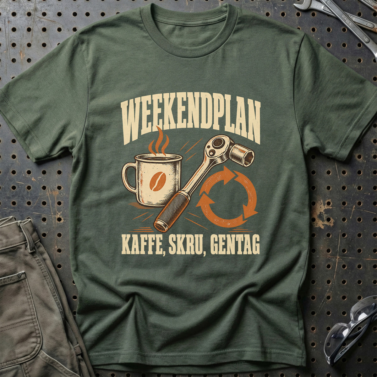 
Produktbillede af Weekendplan – Kaffe, skru, gentag T-Shirt