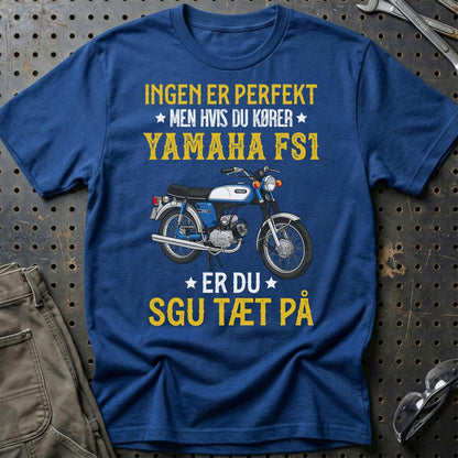 Yamaha Fs1 Ingen Er Perfekt Men Hvis Du Kører Yamaha Fs1 Er Du Sgu Tæt På Unisex T-Shirt , Bomuld-Beklædning-Yamaha-Blå Royal-S-Garage Culture Shop- garage - man cave - merchandise
