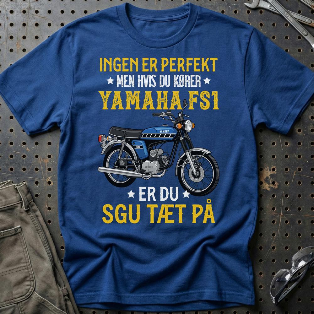 Yamaha Fs1 Ingen Er Perfekt Men Hvis Du Kører Yamaha Fs1 Er Du Sgu Tæt På Unisex T-Shirt , Bomuld-Beklædning-Yamaha-Blå-S-Garage Culture Shop- garage - man cave - merchandise