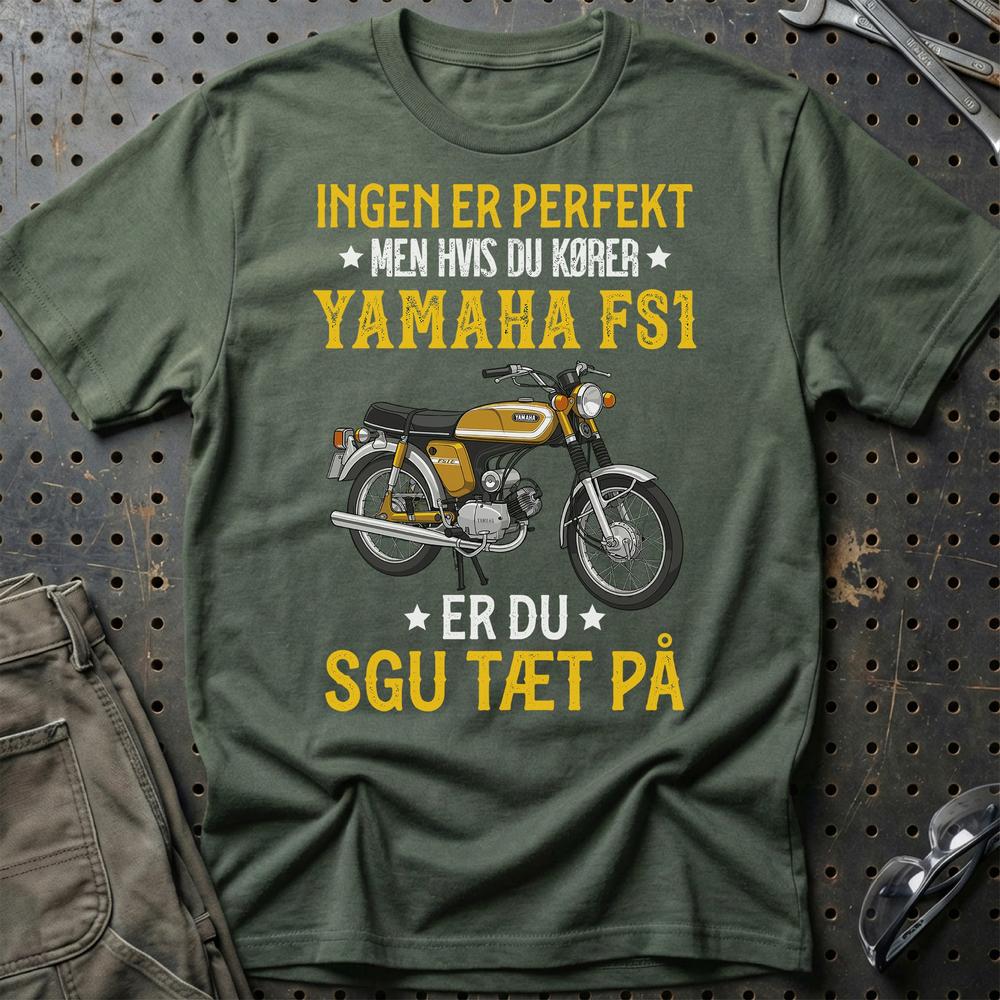 Yamaha Fs1 Ingen Er Perfekt Men Hvis Du Kører Yamaha Fs1 Er Du Sgu Tæt På Unisex T-Shirt , Bomuld-Beklædning-Yamaha-Grøn Militær-S-Garage Culture Shop- garage - man cave - merchandise