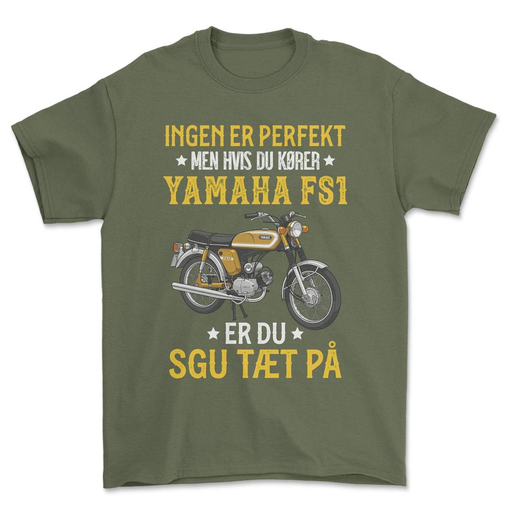 Yamaha Fs1 Ingen Er Perfekt Men Hvis Du Kører Yamaha Fs1 Er Du Sgu Tæt På Unisex T-Shirt , Bomuld-Beklædning-Yamaha-Grøn Militær-S-Forside-Garage Culture Shop- garage - man cave - merchandise