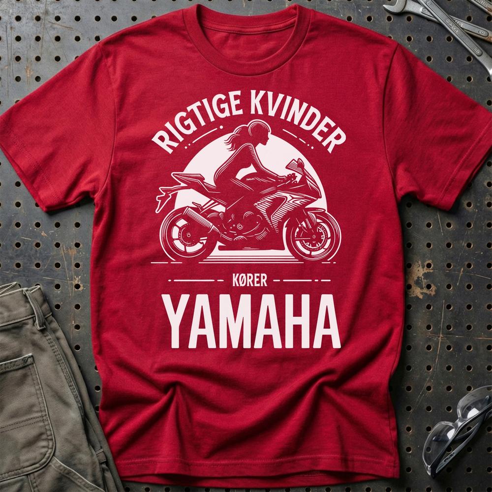 Yamaha Rigtige Kvinder Kører Yamaha - Unisex T-Shirt , Bomuld-Beklædning-Yamaha-Rød-S-Garage Culture Shop- garage - man cave - merchandise