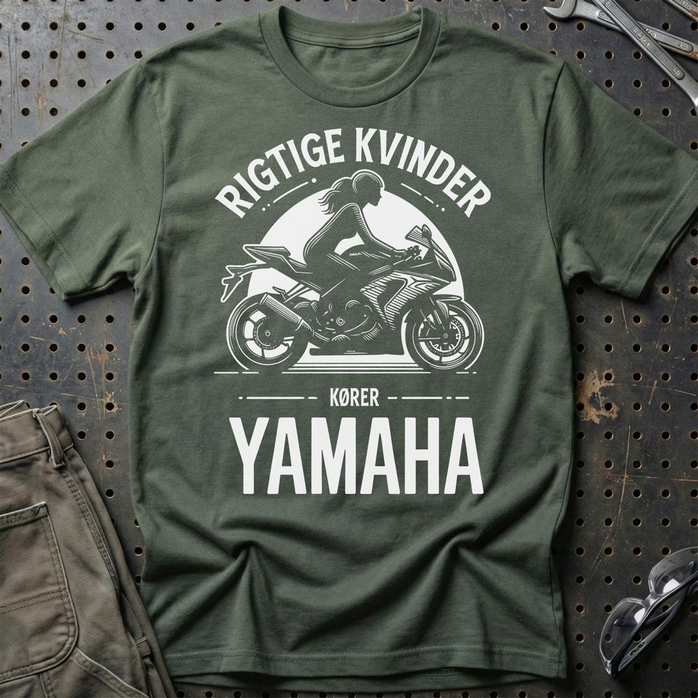 Yamaha Rigtige Kvinder Kører Yamaha - Unisex T-Shirt , Bomuld-Beklædning-Yamaha-Grøn Militær-S-Garage Culture Shop- garage - man cave - merchandise
