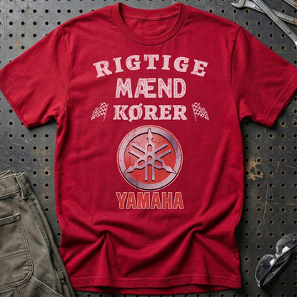 Yamaha Rigtige Mænd Kører - Unisex T-Shirt , Bomuld-Beklædning-Yamaha-Rød-S-Garage Culture Shop- garage - man cave - merchandise
