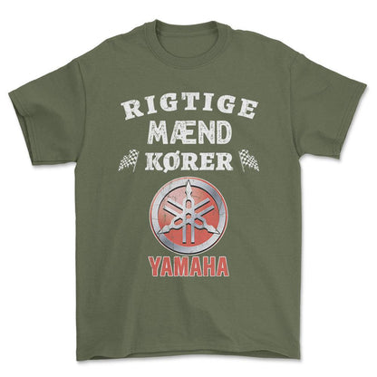 Yamaha Rigtige Mænd Kører - Unisex T-Shirt , Bomuld-Beklædning-Yamaha-Grøn Militær-S-Forside-Garage Culture Shop- garage - man cave - merchandise