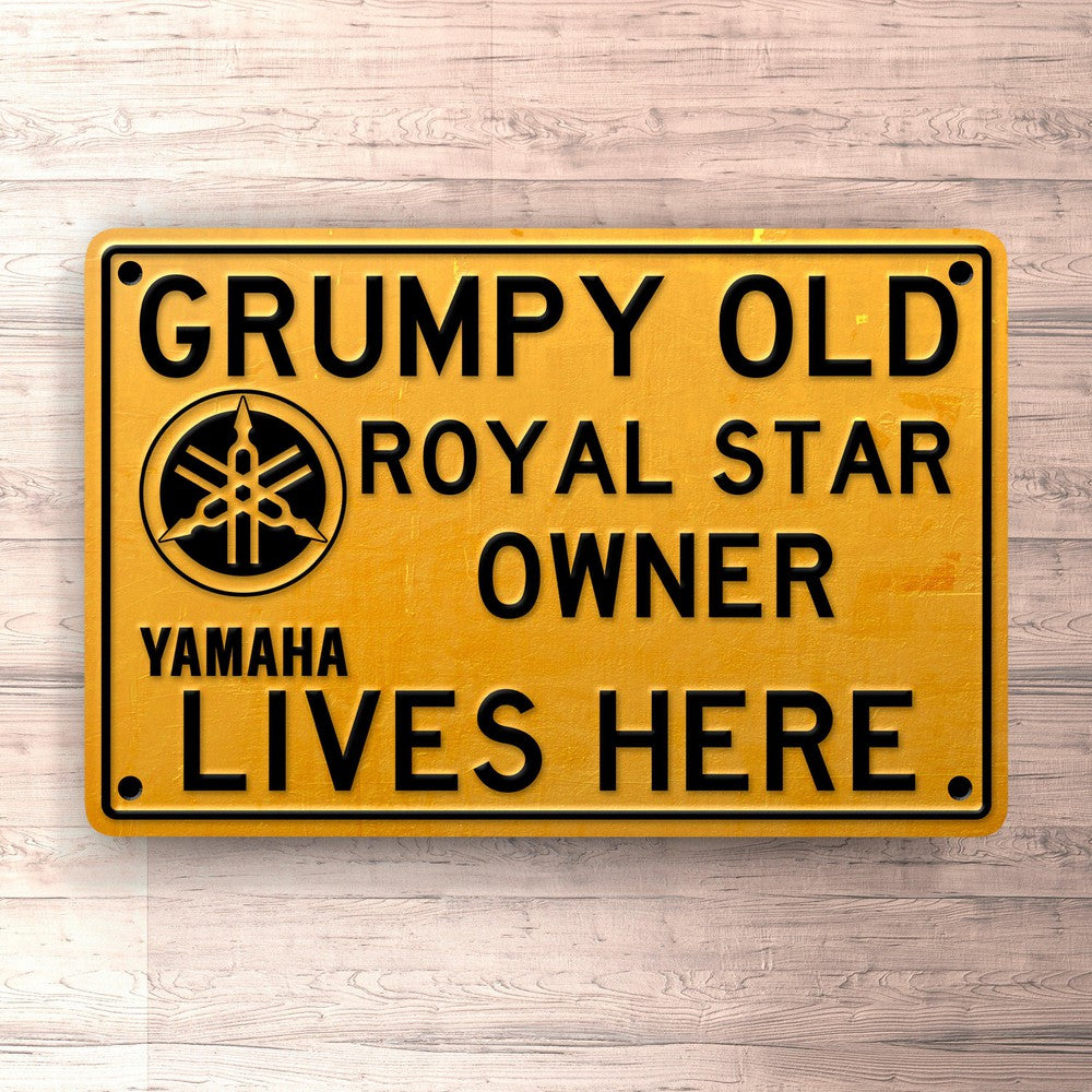 Yamaha Royal Star Grumpy Old Yamaha Royal Star Owner Lives Here Skilte, Musemåtte, Dørmåtte , Plakat-Skilte-Yamaha-Garage Culture Shop- garage - man cave - merchandise
