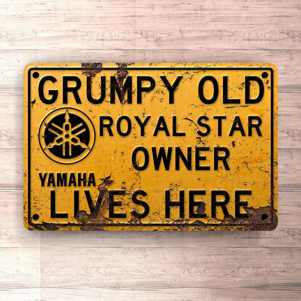 Yamaha Royal Star Grumpy Old Yamaha Royal Star Owner Lives Here Skilte, Musemåtte, Dørmåtte , Plakat-Skilte-Yamaha-Garage Culture Shop- garage - man cave - merchandise
