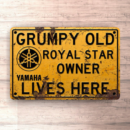 Yamaha Royal Star Grumpy Old Yamaha Royal Star Owner Lives Here Skilte, Musemåtte, Dørmåtte , Plakat-Skilte-Yamaha-Garage Culture Shop- garage - man cave - merchandise